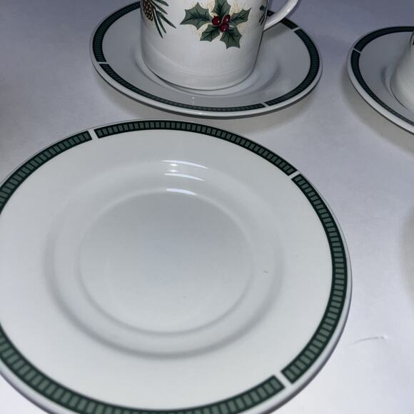 SET OF 4 Fairfield Fine China WINTERGREEN Cups and Saucers. Christmas Holiday - Picture 6 of 11